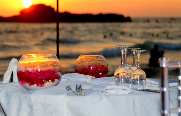 Romantic Dinner at Edde Sands